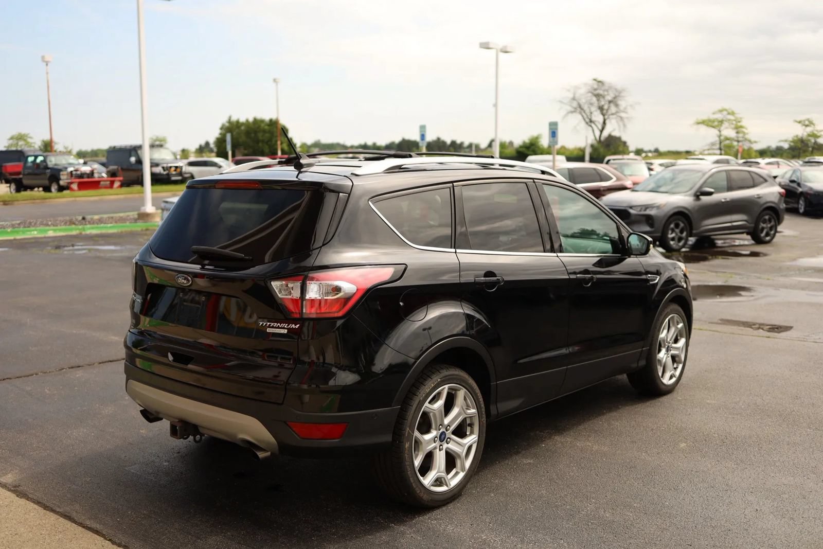 Used 2018 Ford Escape Titanium w/ Ford Safe & Smart Package FWD image 5
