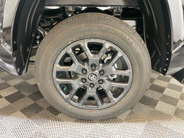 Used 2025 Toyota Tundra Platinum AWD/4WD image 27