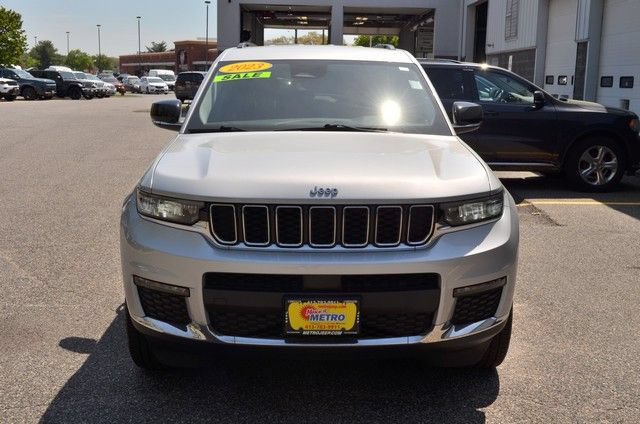 Used 2023 Jeep Grand Cherokee L Limited w/ Rear Seat Video Group I AWD/4WD image 3