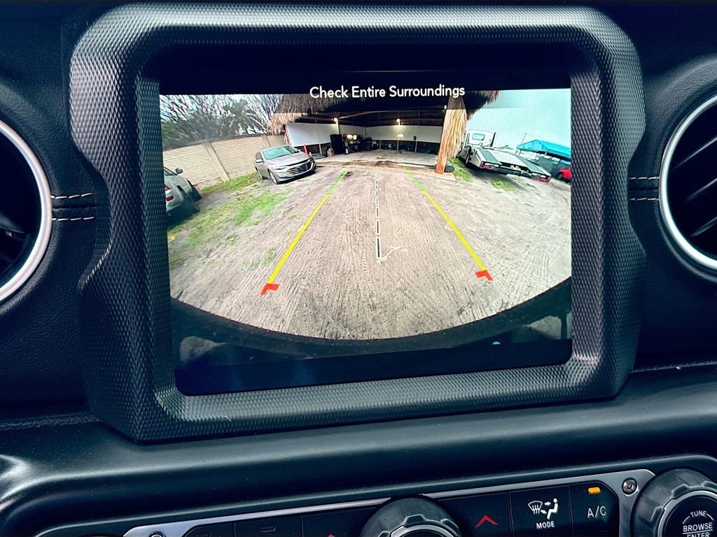 Used 2023 Jeep Wrangler Unlimited Sahara w/ Cold Weather Group image 15