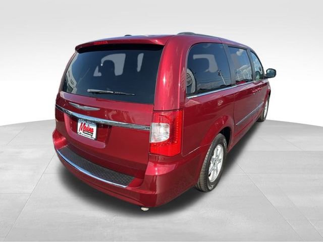 Used 2011 Chrysler Town & Country Touring image 6