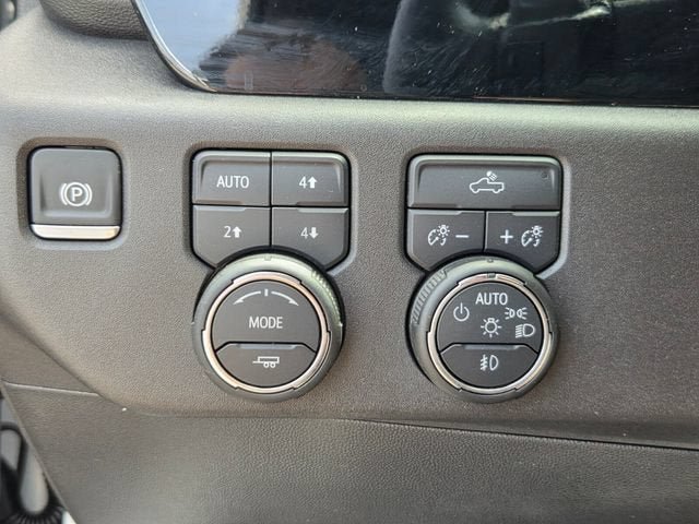 Used 2025 Chevrolet Silverado 1500 LT Trail Boss AWD/4WD image 30
