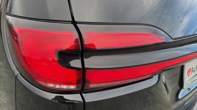 Used 2024 Chrysler Pacifica Touring-L image 13