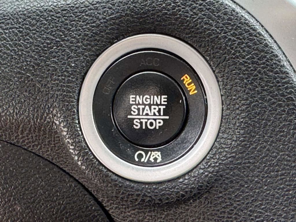 Used 2019 Chrysler 300 Touring w/ Chrome Appearance Package image 9