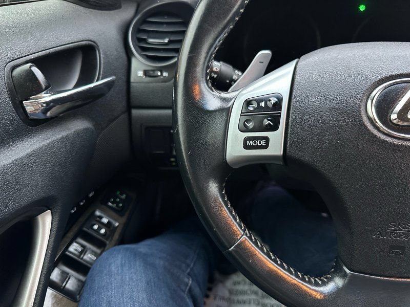 Used 2011 Lexus IS 250C w/ Luxury Pkg RWD image 12