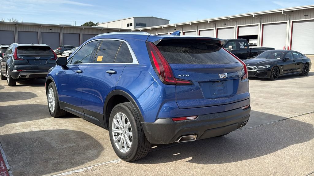 Used 2023 Cadillac XT4 Luxury w/ Cold Weather Package image 3