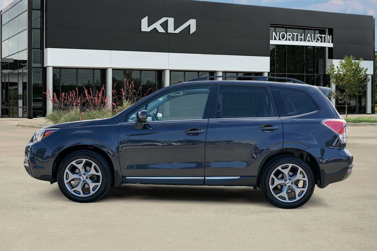 Used 2018 Subaru Forester 2.5i Touring AWD/4WD image 3