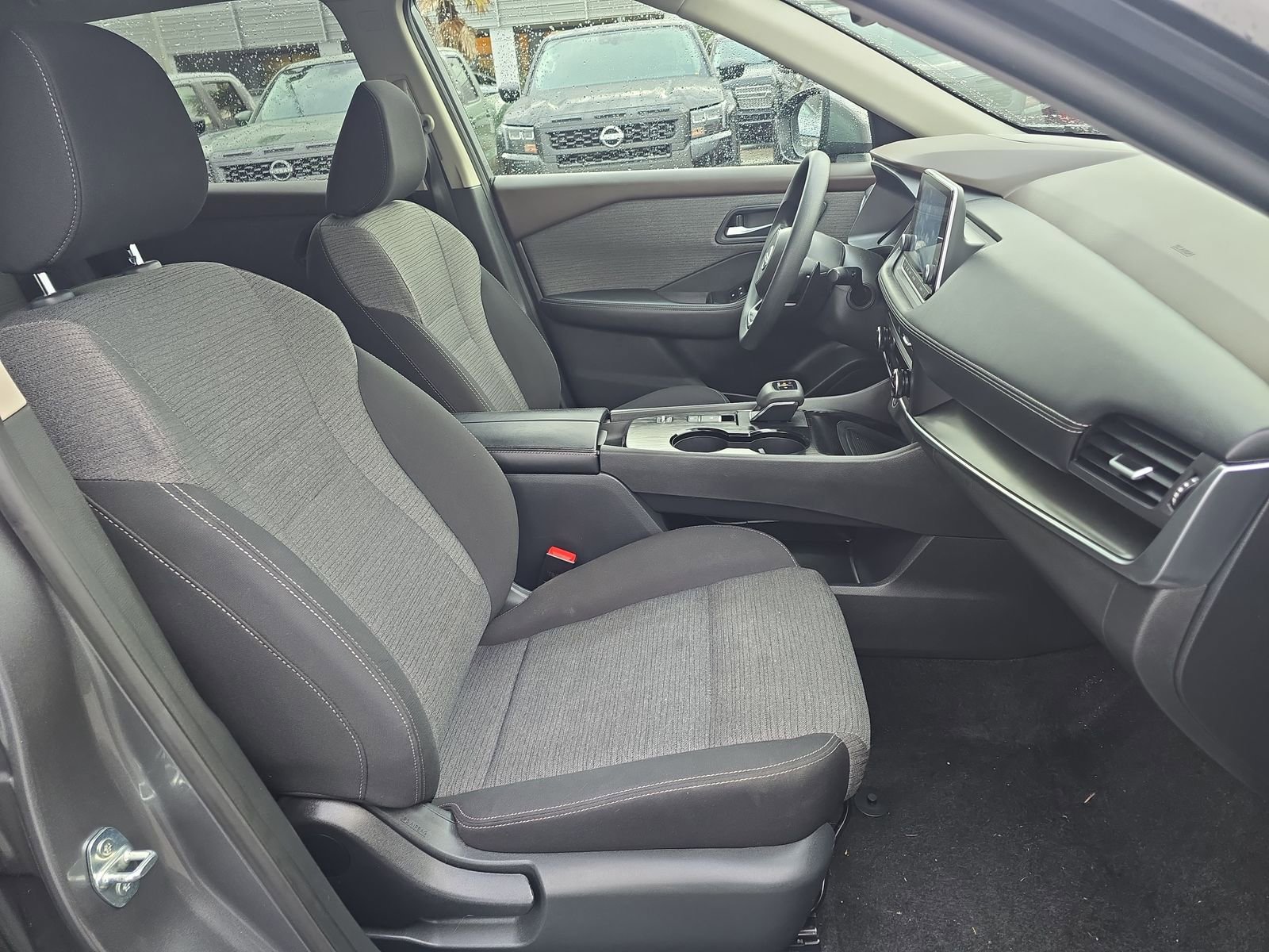 Used 2023 Nissan Rogue SV image 28