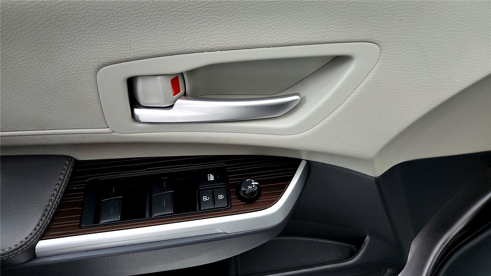 Used 2024 Toyota Sienna XLE image 24