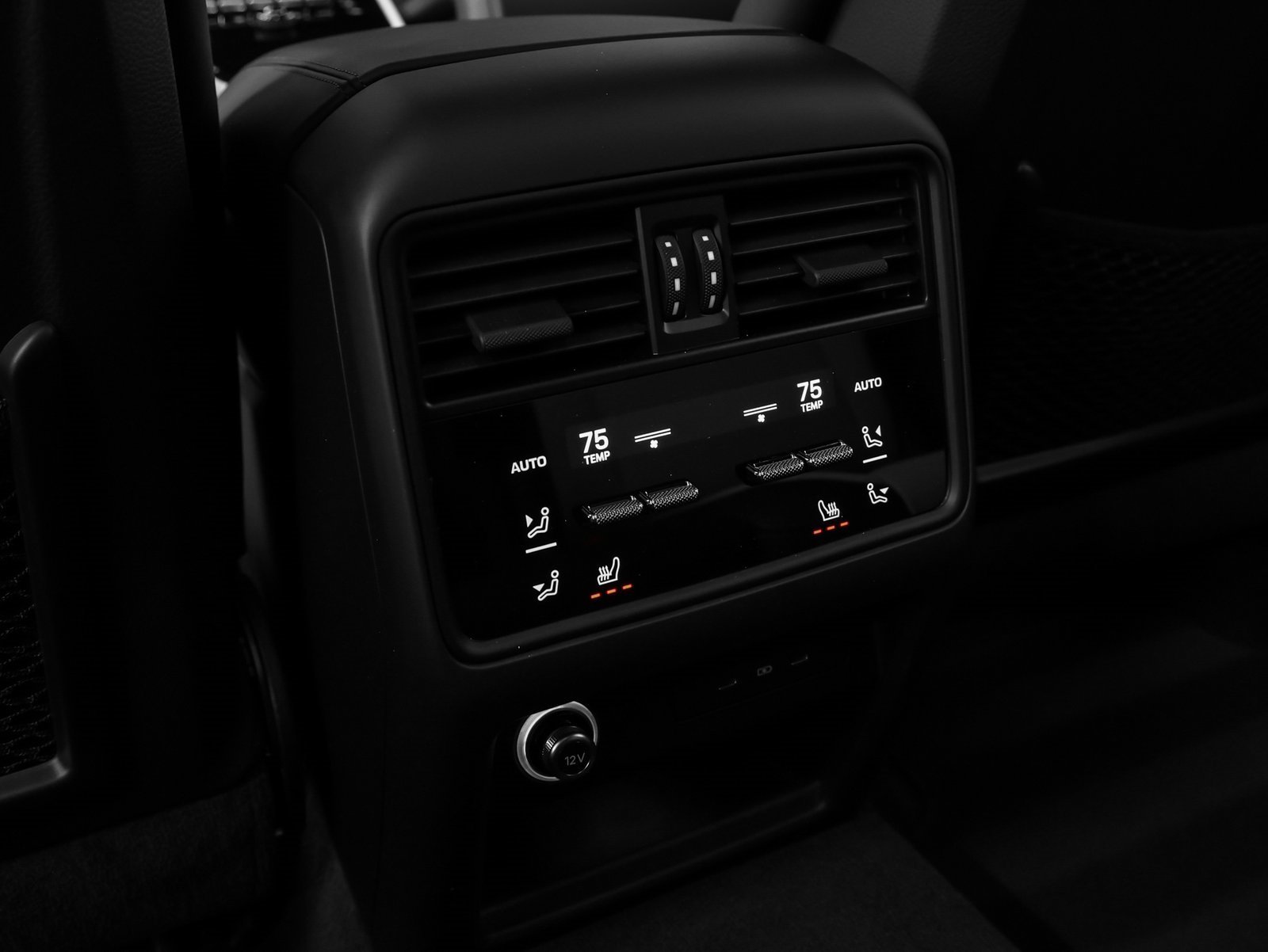 Used 2024 Porsche Cayenne image 36