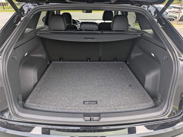 New 2026 Volkswagen Atlas Cross Sport SEL R-Line image 13