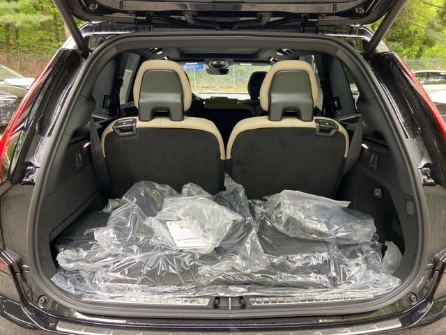 New 2026 Volvo XC90 T8 Plus w/ Protection Package Premier AWD/4WD image 18