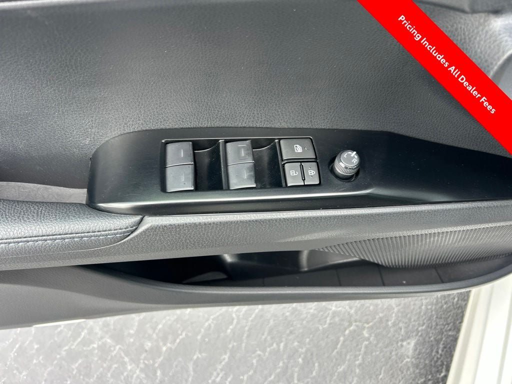 Used 2025 Toyota Camry XSE FWD image 4