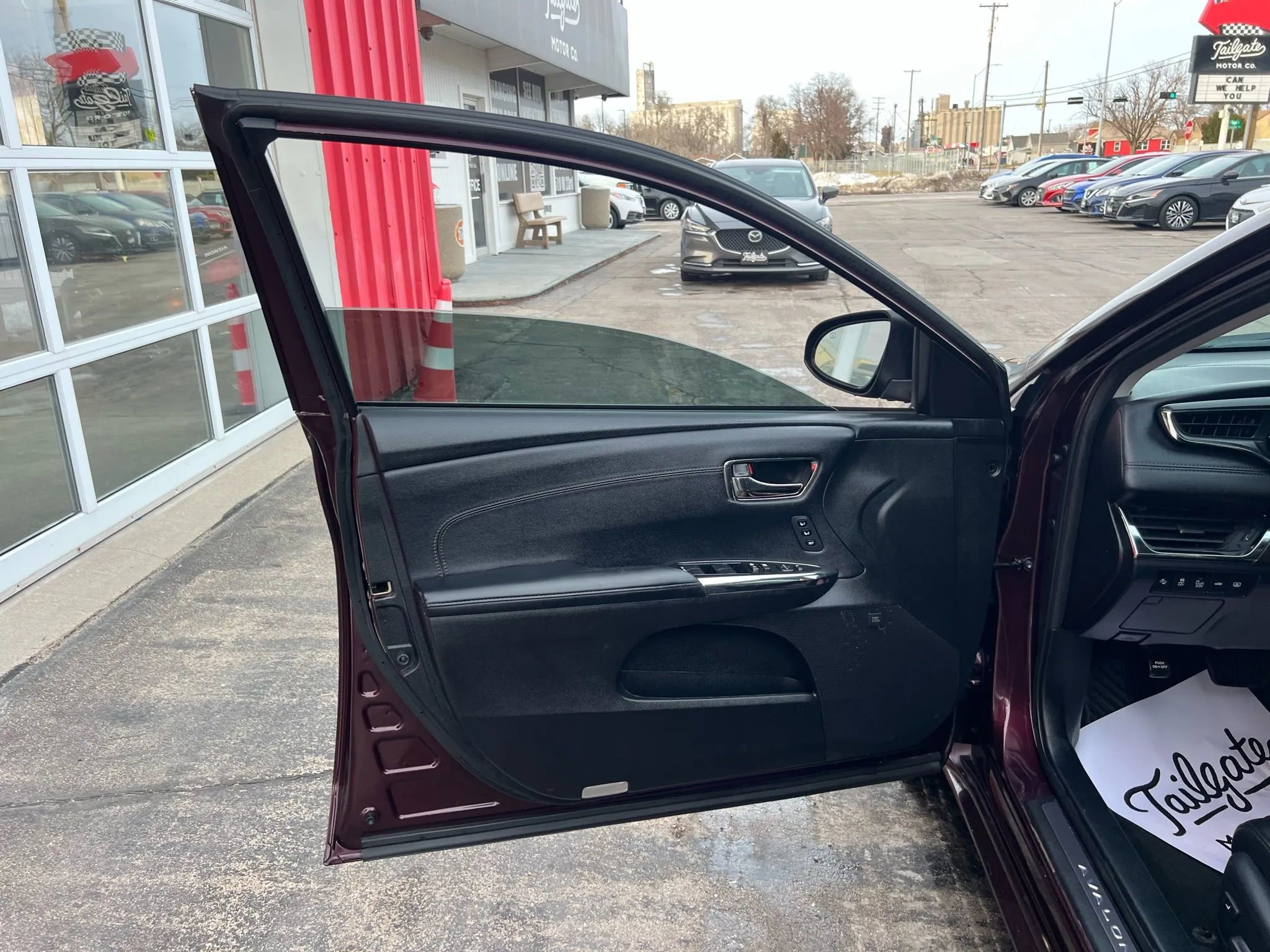 Used 2018 Toyota Avalon Limited image 9