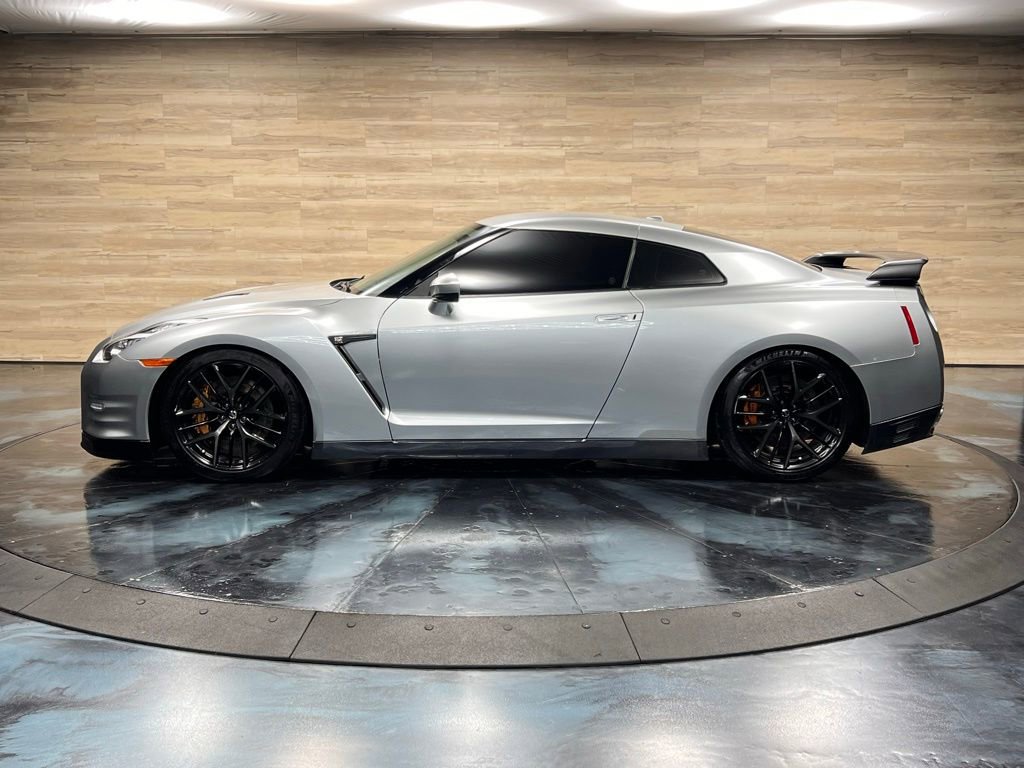 Used 2016 Nissan GT-R Black Edition AWD/4WD image 21