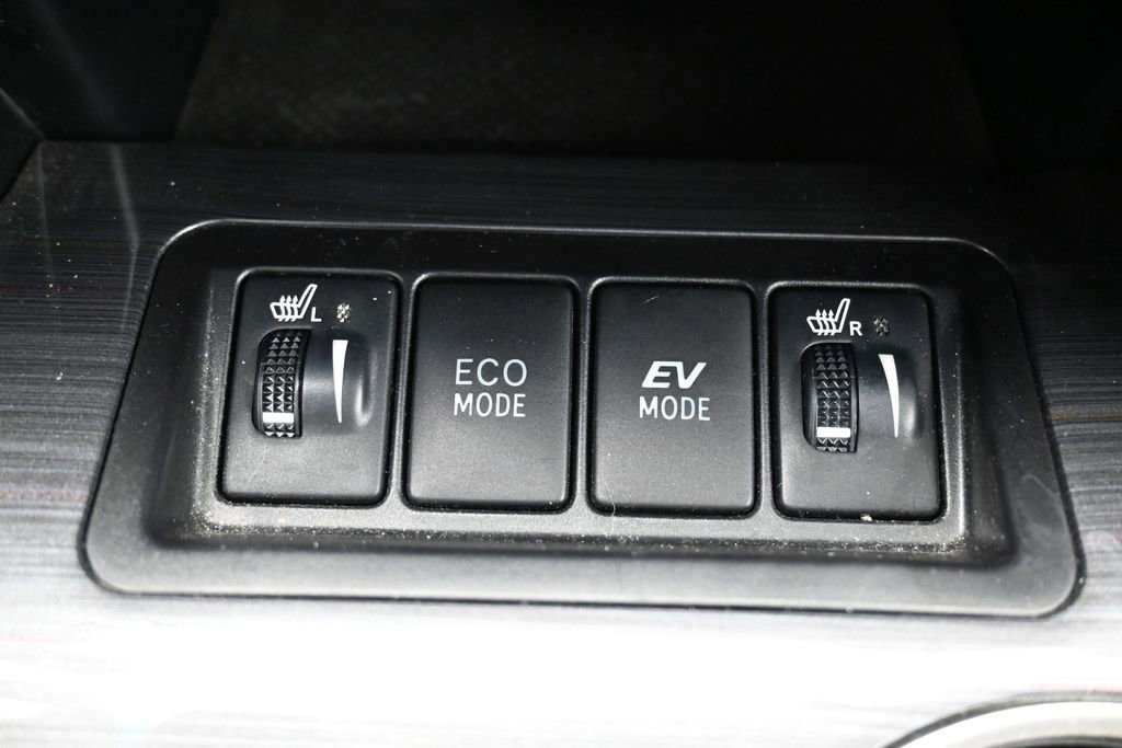 Used 2014 Toyota Camry XLE w/ Leather Package FWD image 25