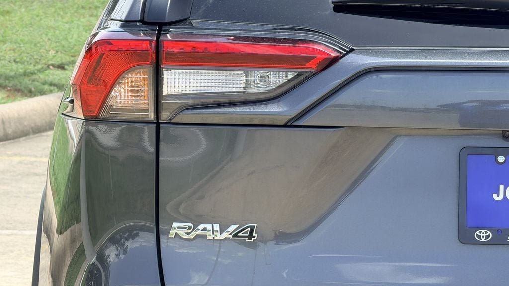 Used 2025 Toyota RAV4 XLE FWD image 9