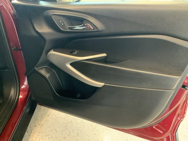 Used 2024 Chevrolet Trax RS image 34