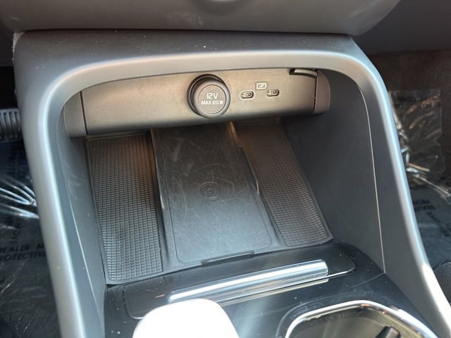 Certified 2023 Volvo XC40 B5 Ultimate w/ Climate Package image 30