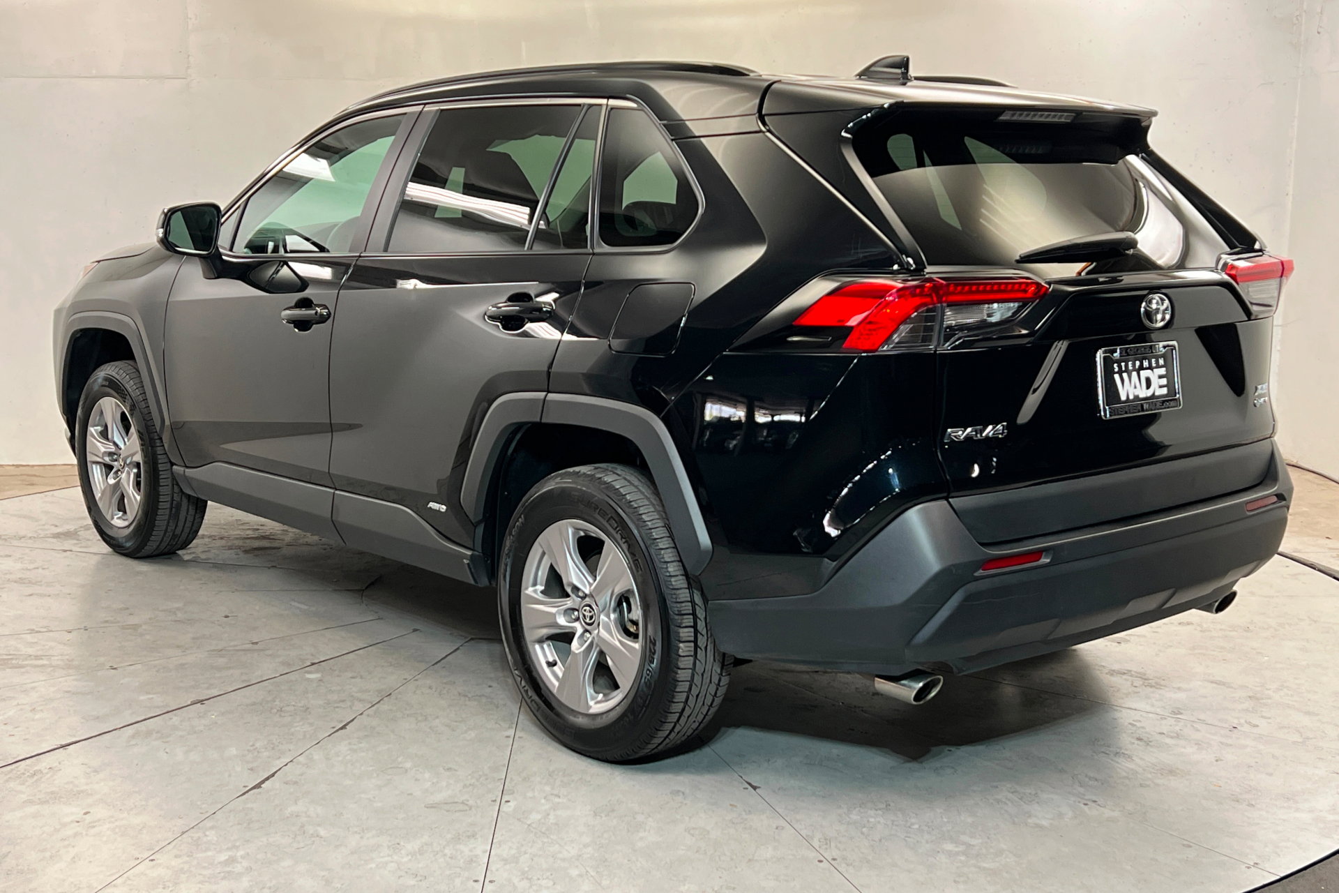 Used 2025 Toyota RAV4 XLE AWD/4WD image 3