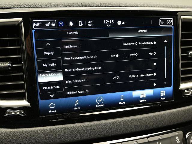 Used 2023 Chrysler Pacifica Touring-L image 32