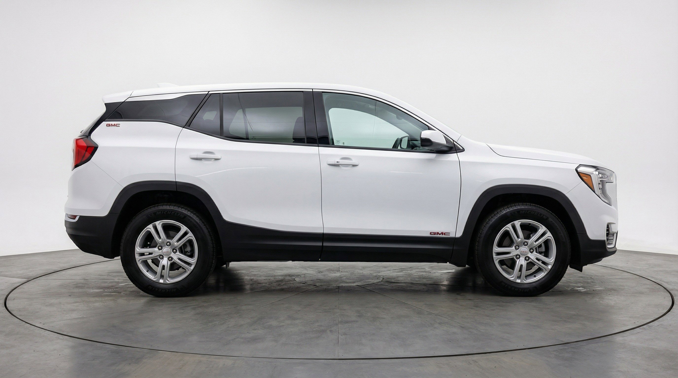 Used 2024 GMC Terrain SLE FWD image 11