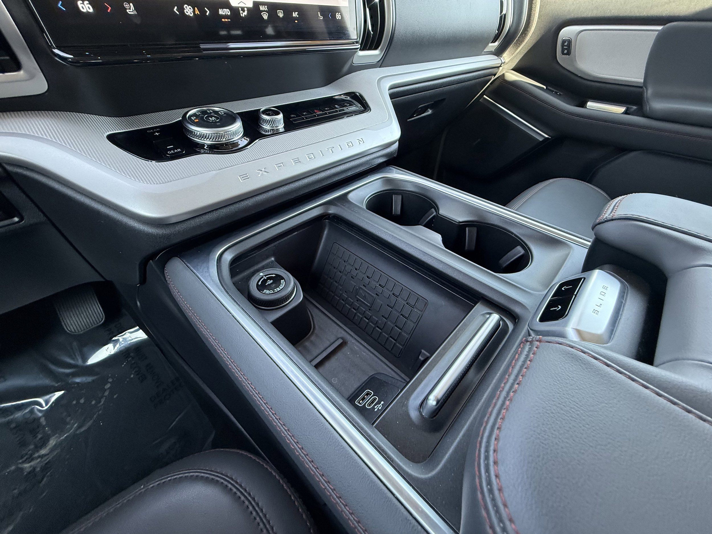 Used 2025 Ford Expedition Active AWD/4WD image 21