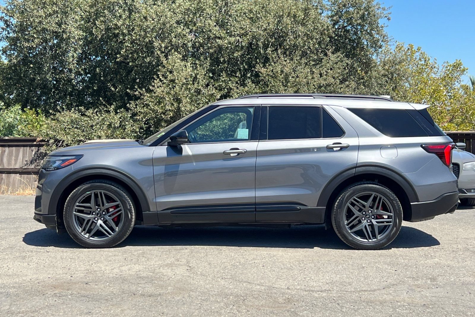 Certified 2025 Ford Explorer ST AWD/4WD image 7