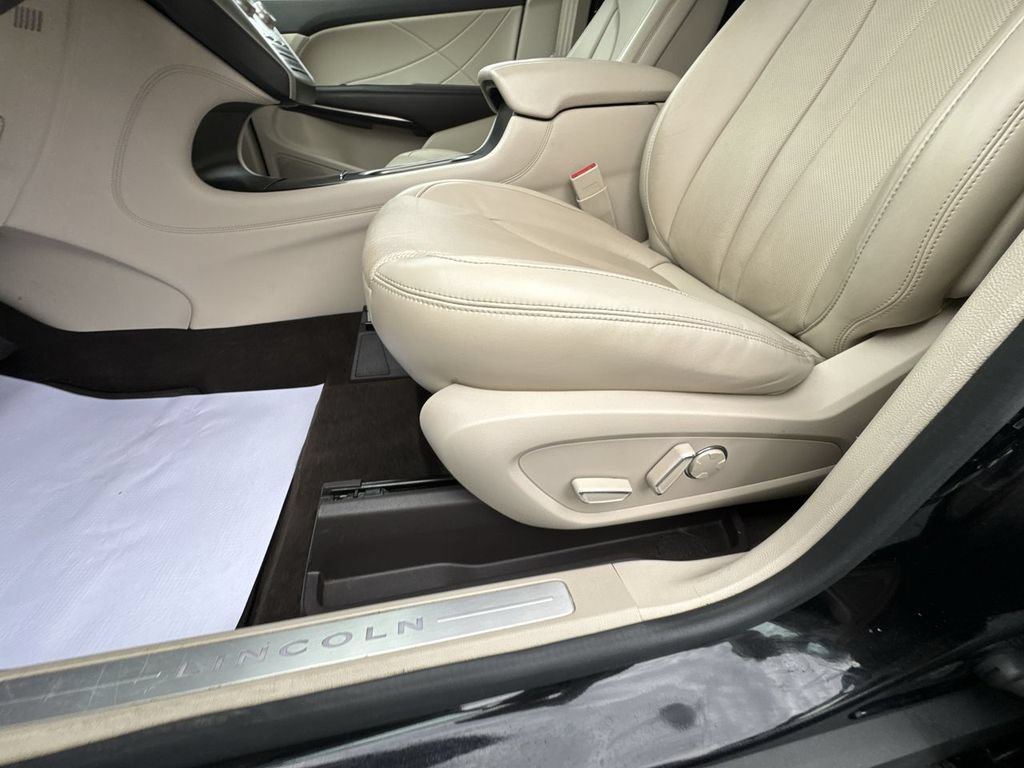 Used 2019 Lincoln MKC Reserve AWD/4WD image 18