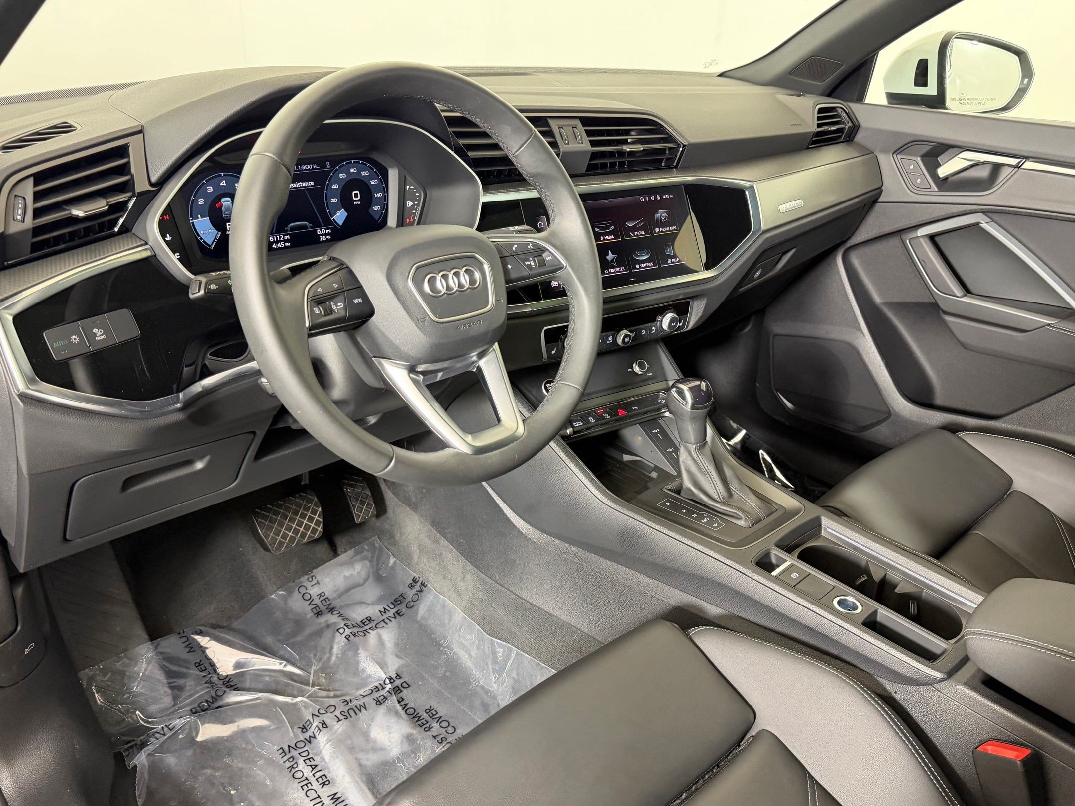 Used 2025 Audi Q3 2.0T Premium w/ Convenience Package AWD/4WD image 4
