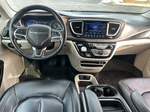 Certified 2017 Chrysler Pacifica Touring-L image 30