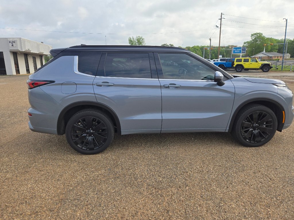 Used 2025 Mitsubishi Outlander SEL image 6