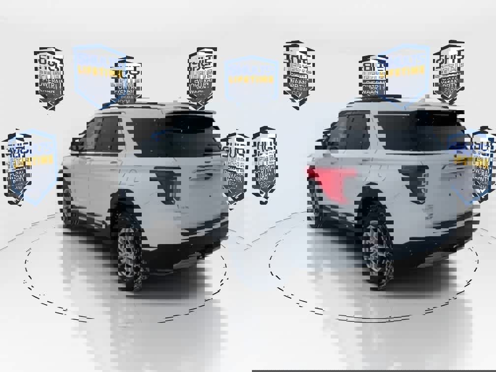 Used 2022 Ford Explorer XLT w/ Equipment Group 202A image 6