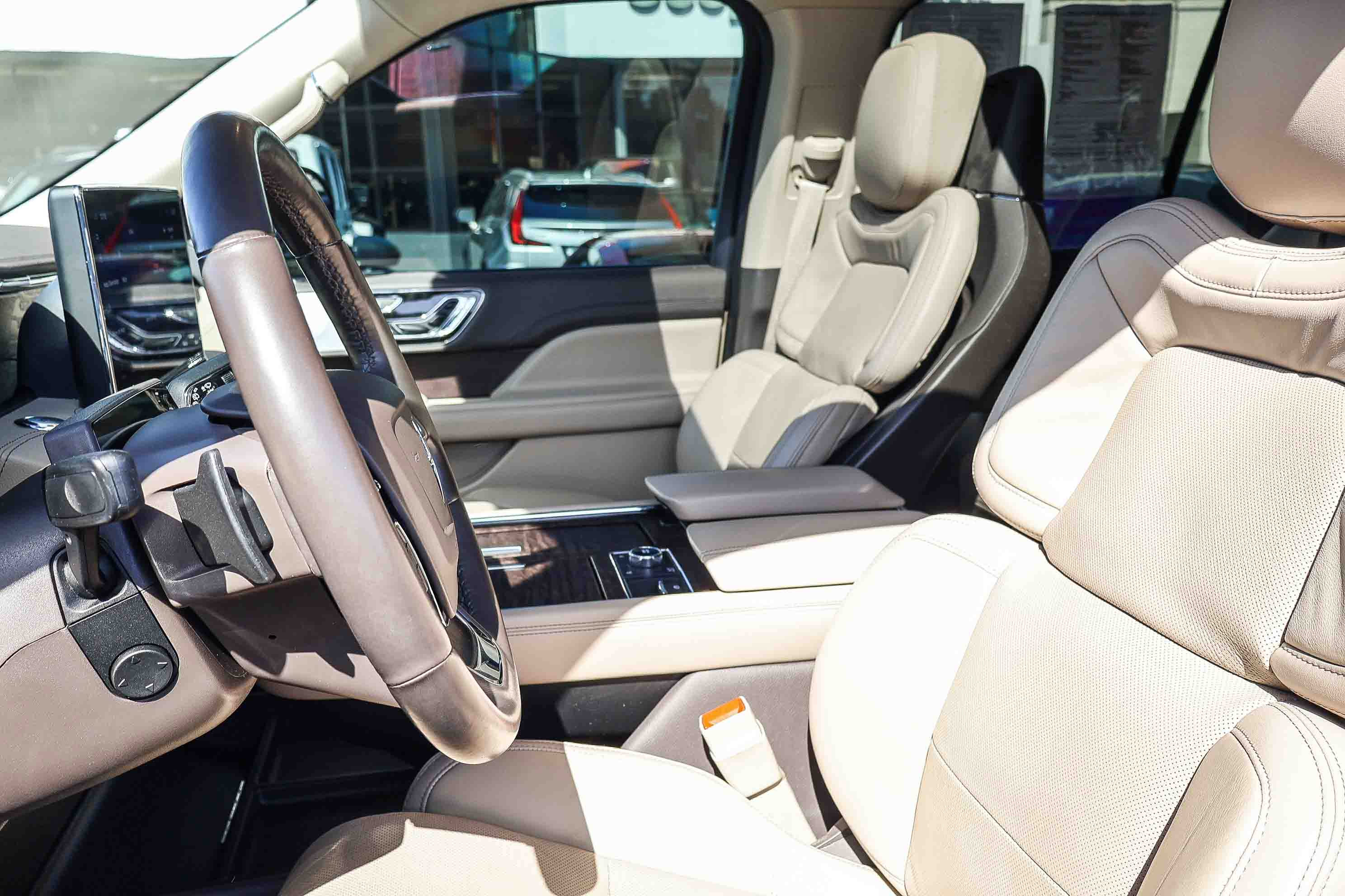 Used 2023 Lincoln Navigator Reserve image 16