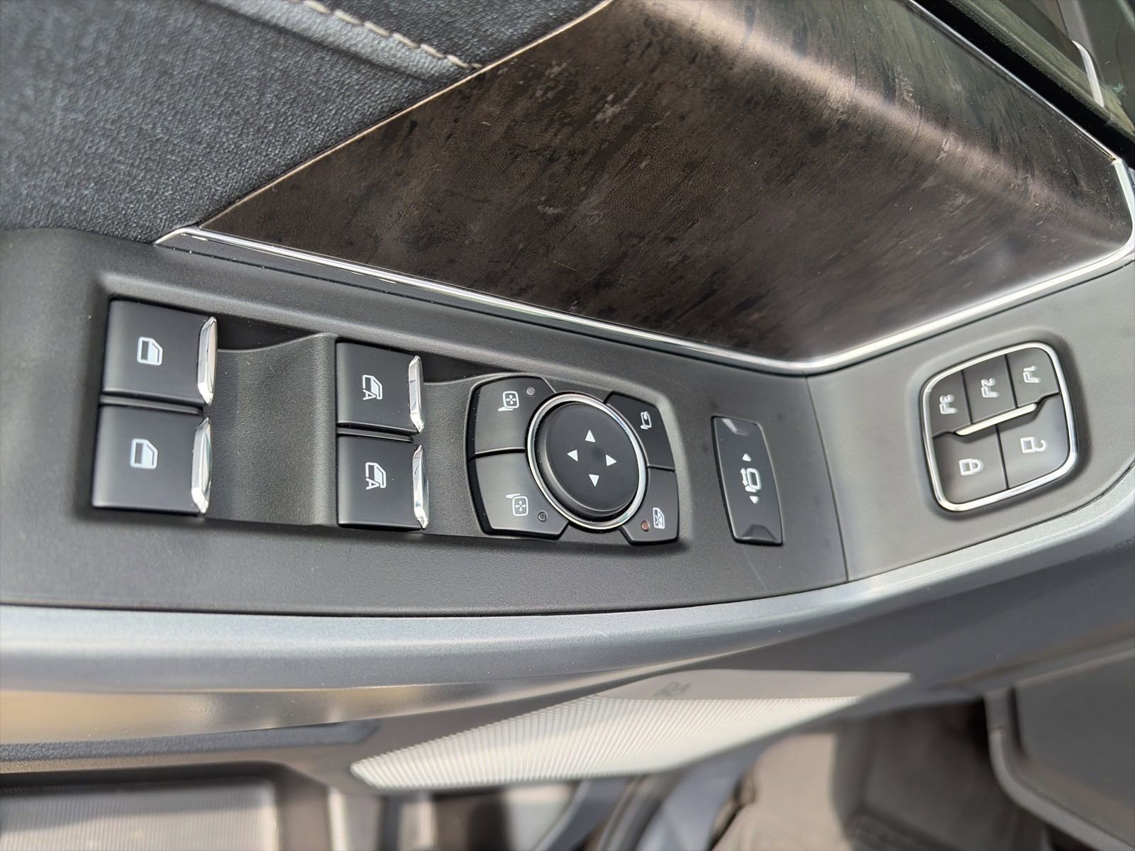 Used 2024 Ford F250 Lariat w/ Lariat Ultimate Package AWD/4WD image 14