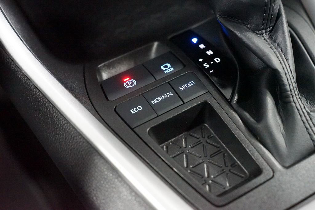 Certified 2022 Toyota RAV4 XLE w/ Convenience Package image 21