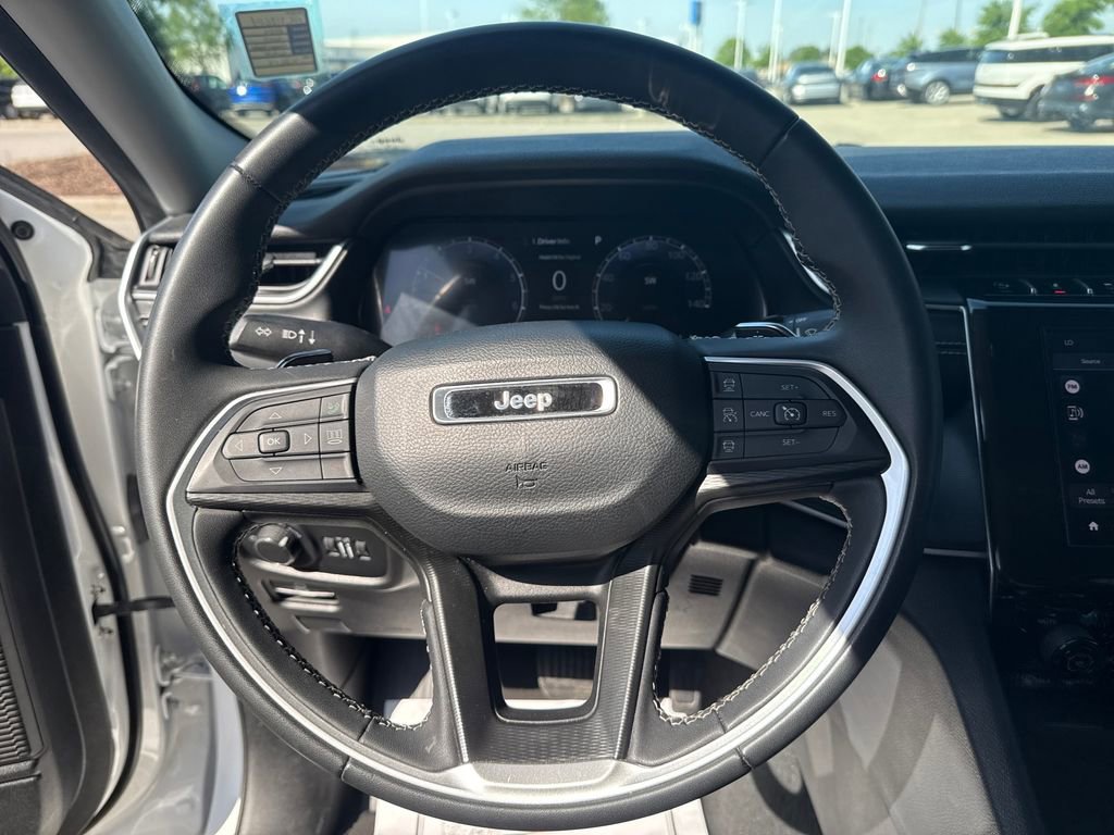 Used 2024 Jeep Grand Cherokee Laredo image 19