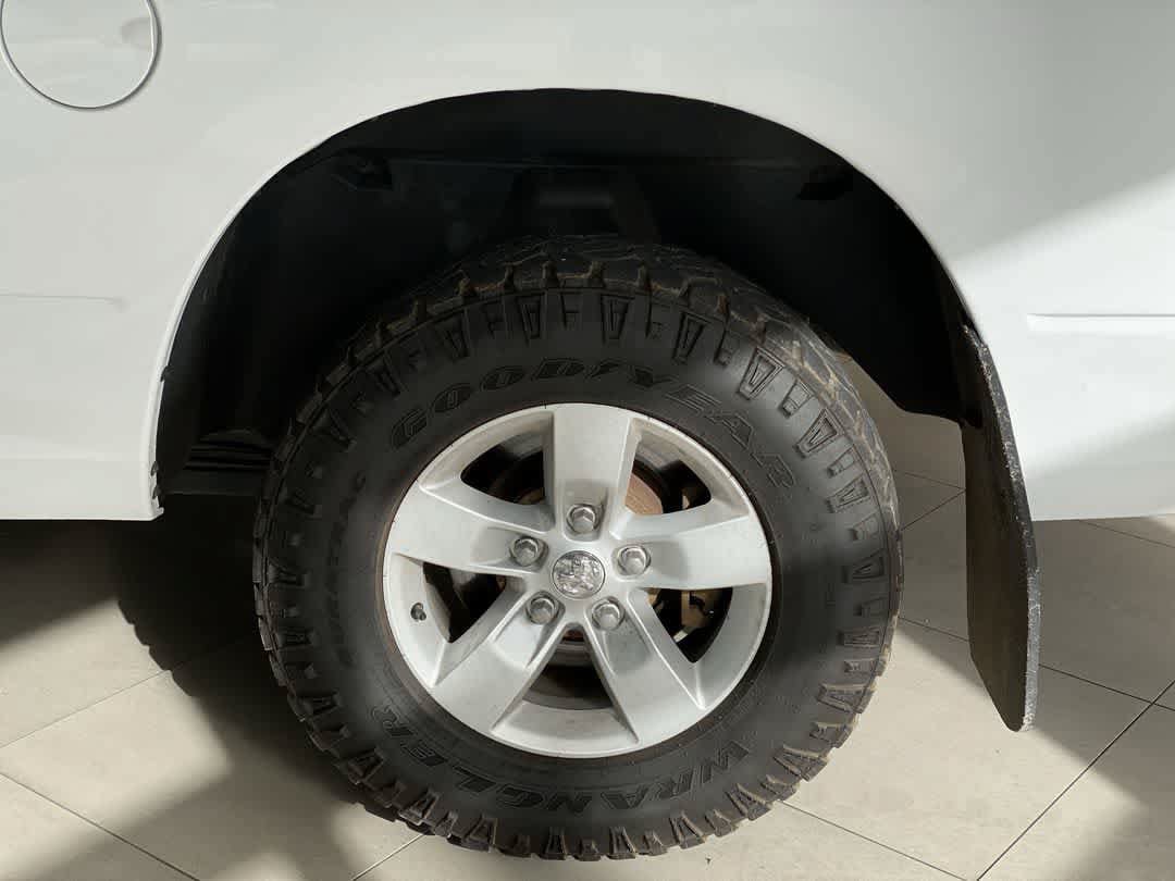 Used 2017 RAM 1500 ST w/ SXT Appearance Group AWD/4WD image 13