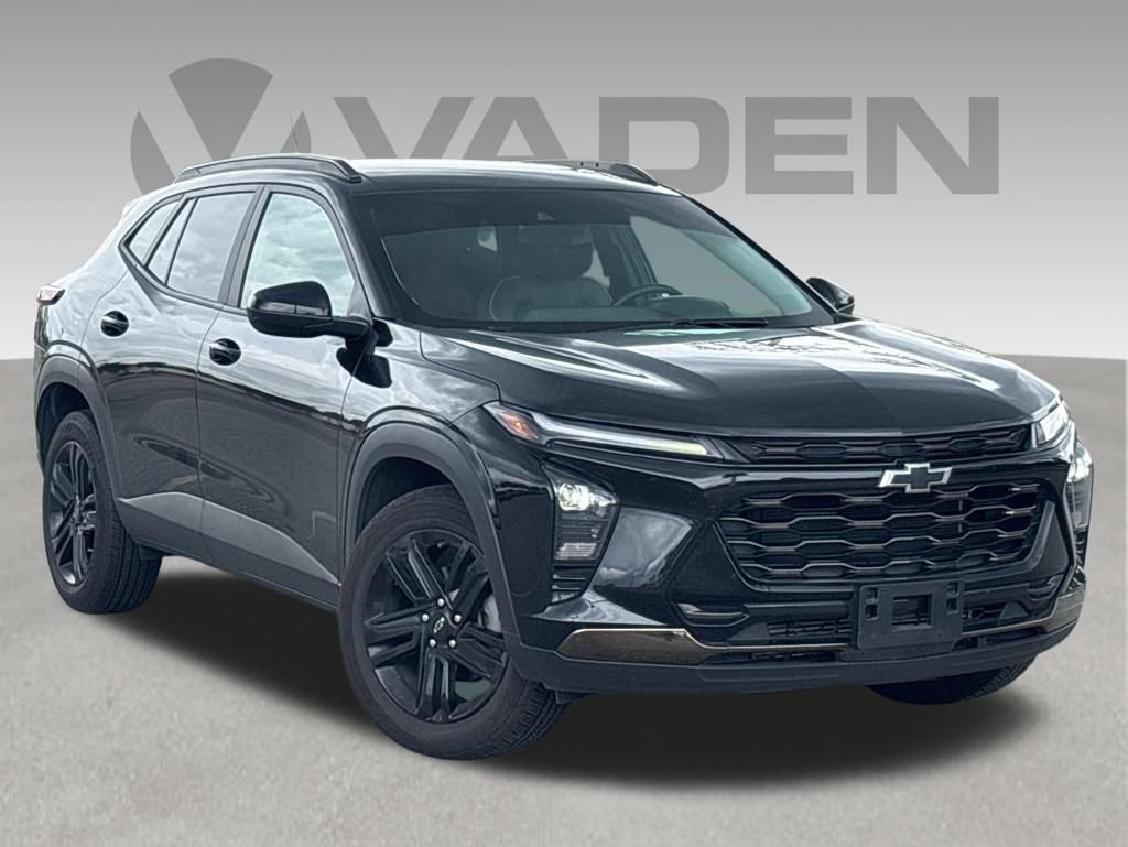 Used 2025 Chevrolet Trax ACTIV w/ Driver Confidence Package FWD image 1