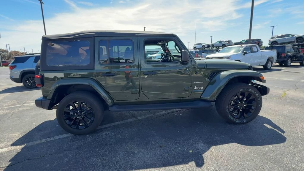 Used 2023 Jeep Wrangler Unlimited Sahara w/ Cold Weather Group AWD/4WD image 9