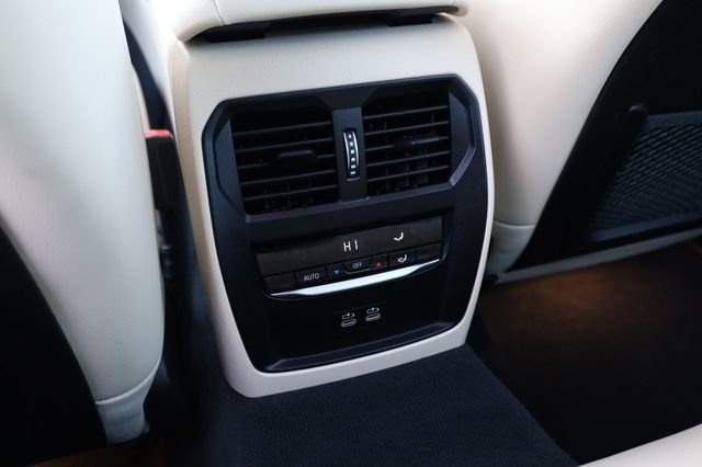 Used 2023 BMW 330i xDrive Sedan w/ Premium Package image 27
