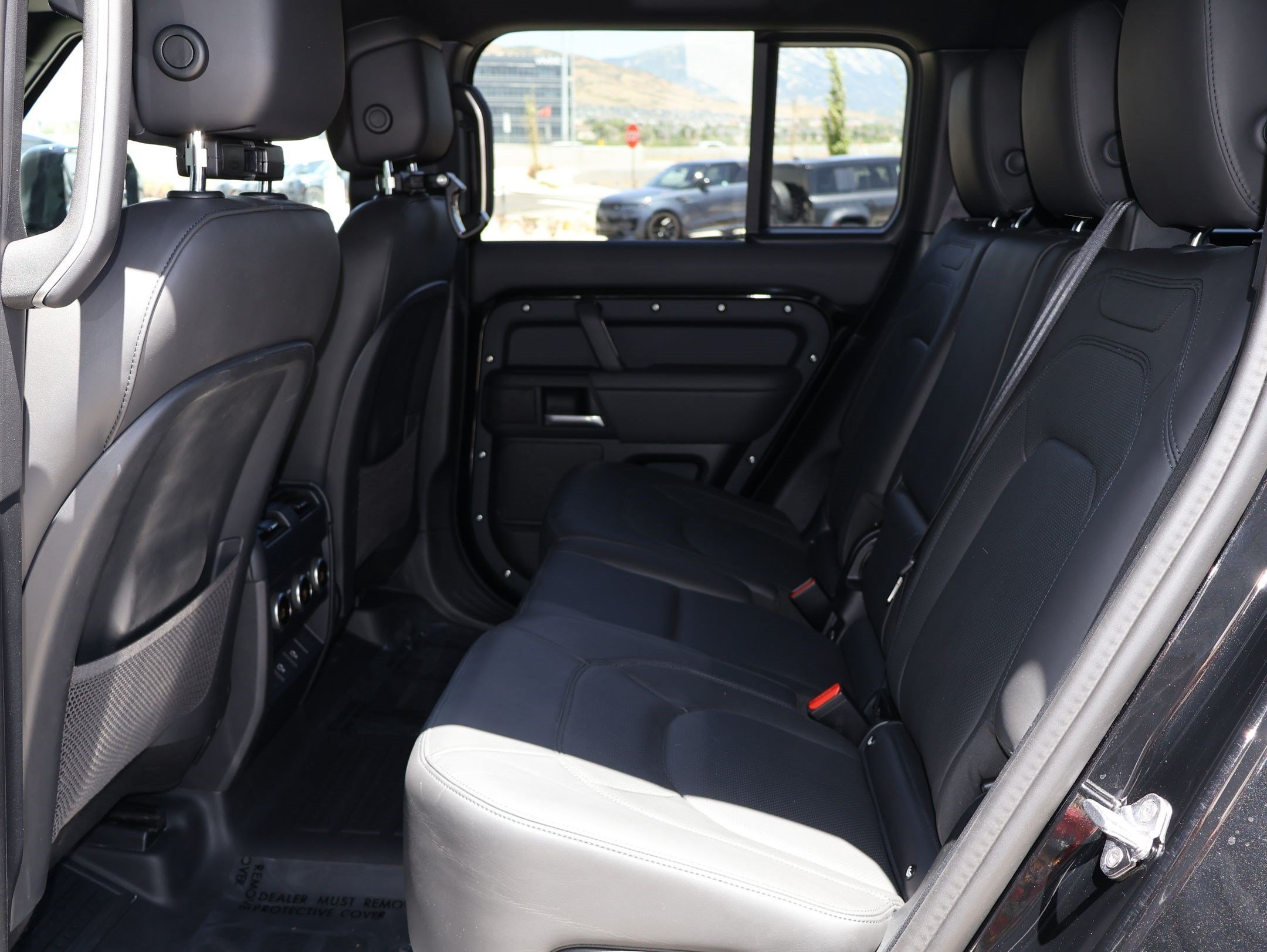 Certified 2025 Land Rover Defender 130 X-Dynamic SE AWD/4WD image 27