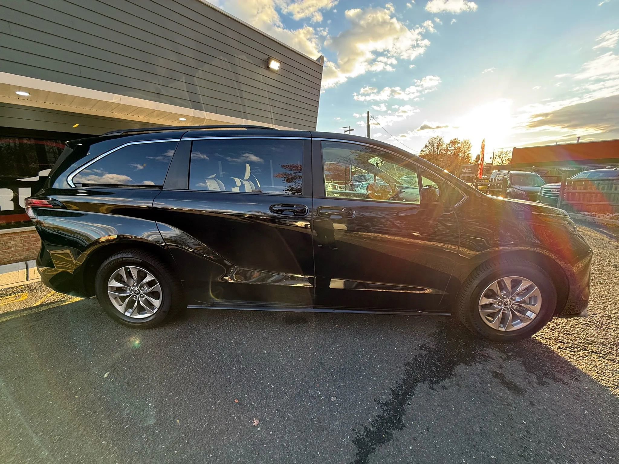 Used 2022 Toyota Sienna LE image 7