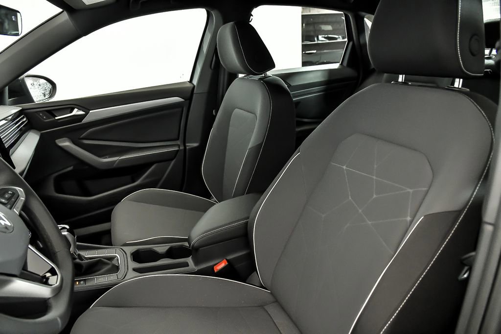 Used 2025 Volkswagen Jetta Sport image 7