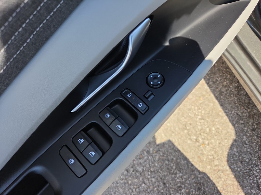 New 2026 Hyundai Elantra Limited FWD image 18