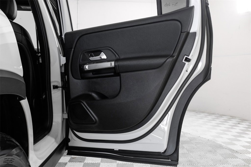 Used 2020 Mercedes-Benz GLB 250 w/ Premium Package image 49