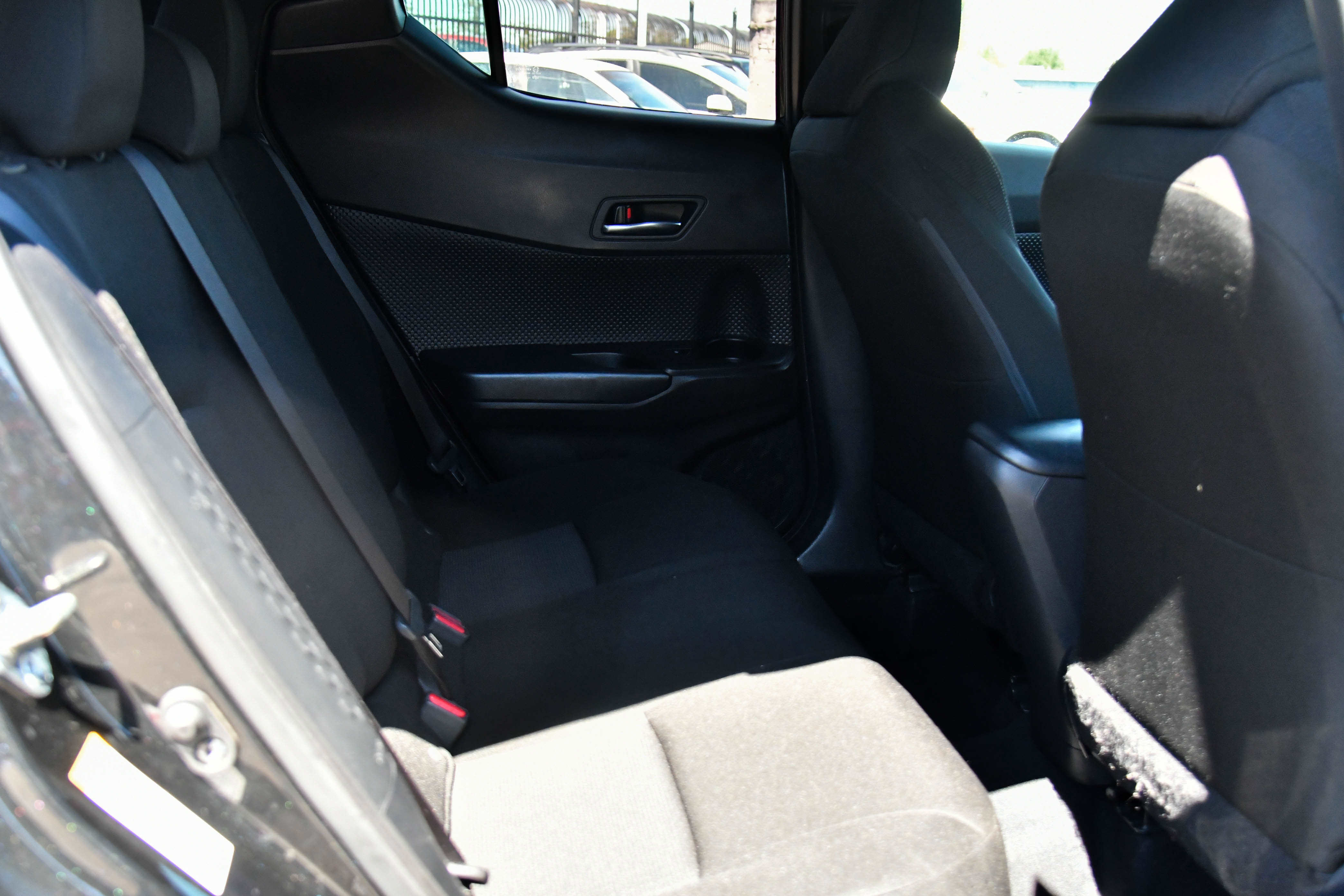 Used 2019 Toyota C-HR LE image 37