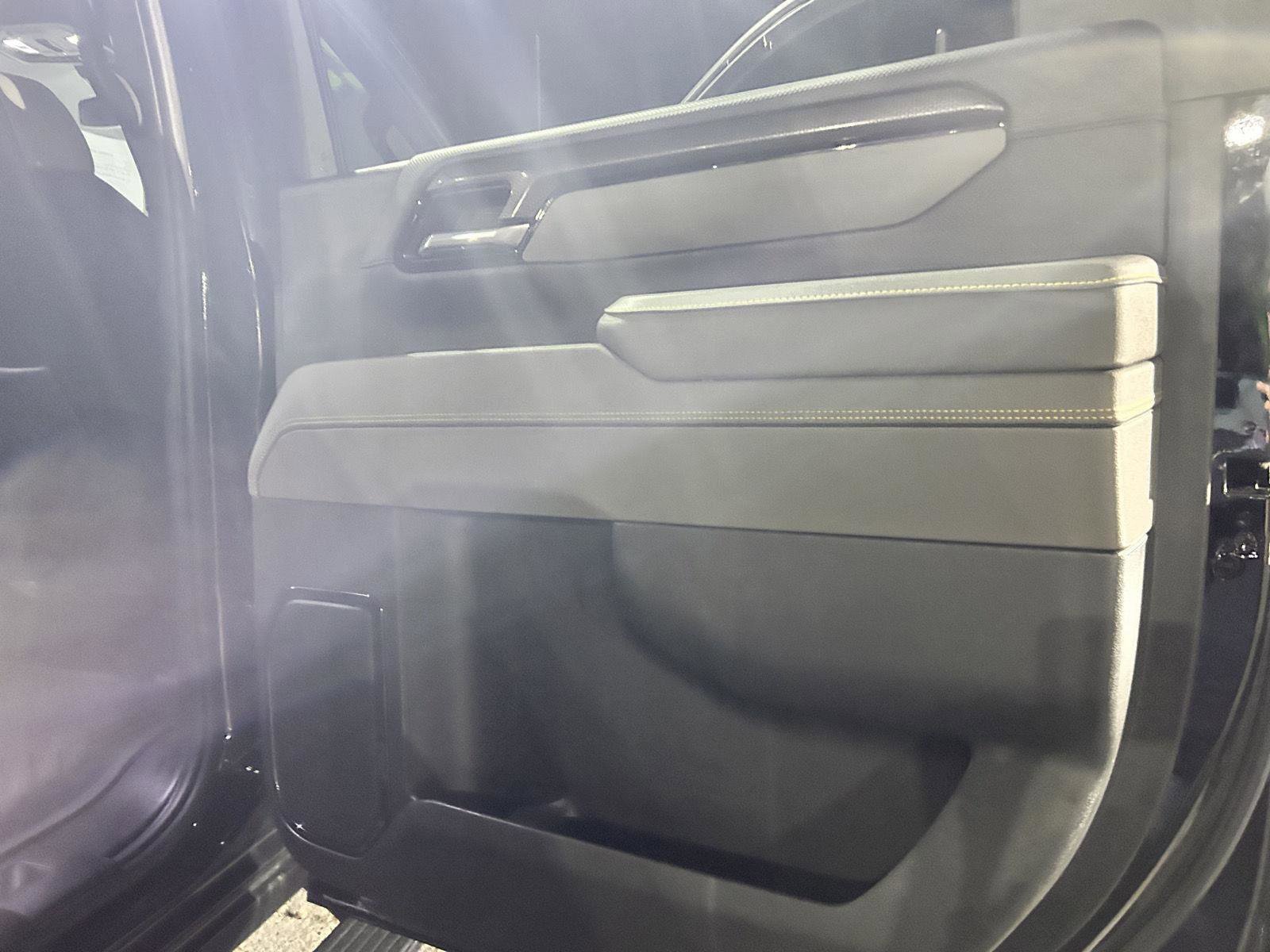 Used 2025 Chevrolet Silverado 2500 ZR2 image 11