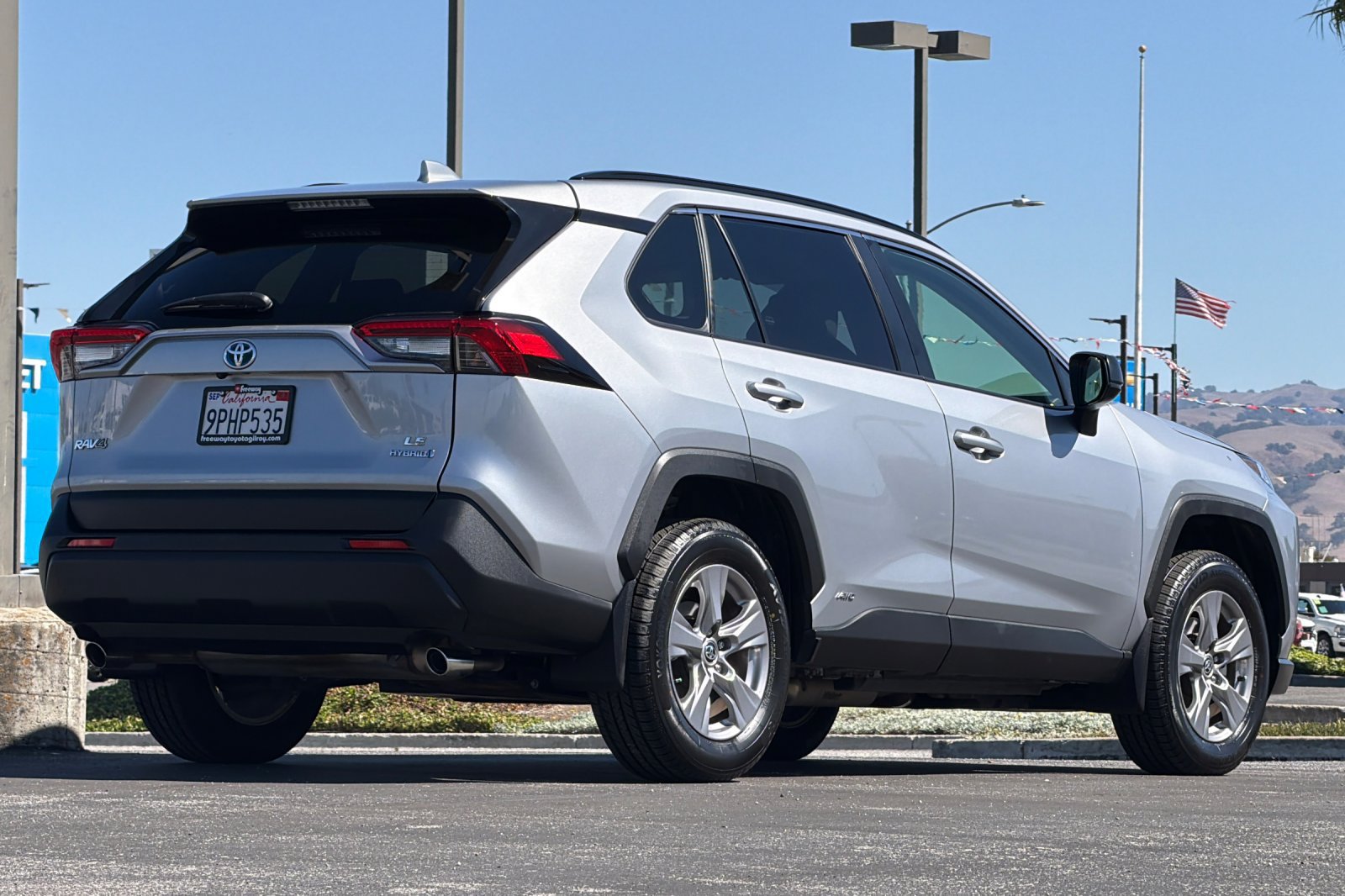 Used 2024 Toyota RAV4 LE AWD/4WD image 4