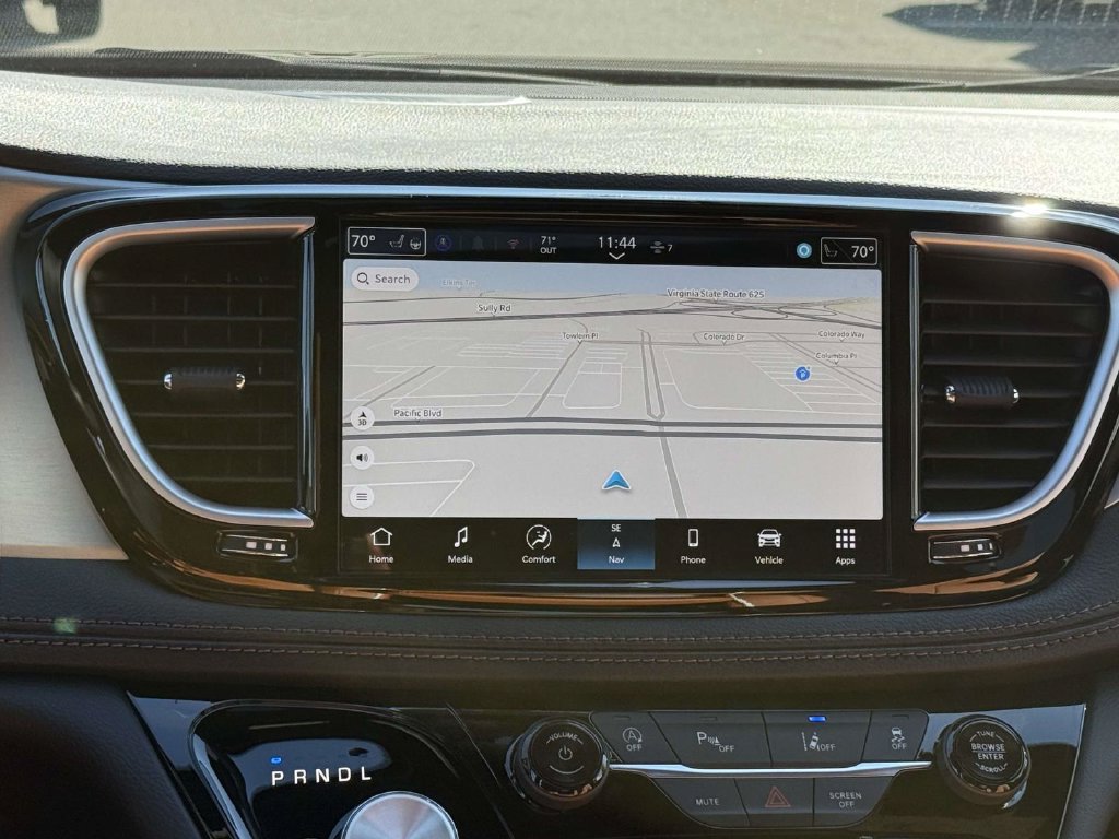 New 2026 Chrysler Pacifica Pinnacle FWD image 3